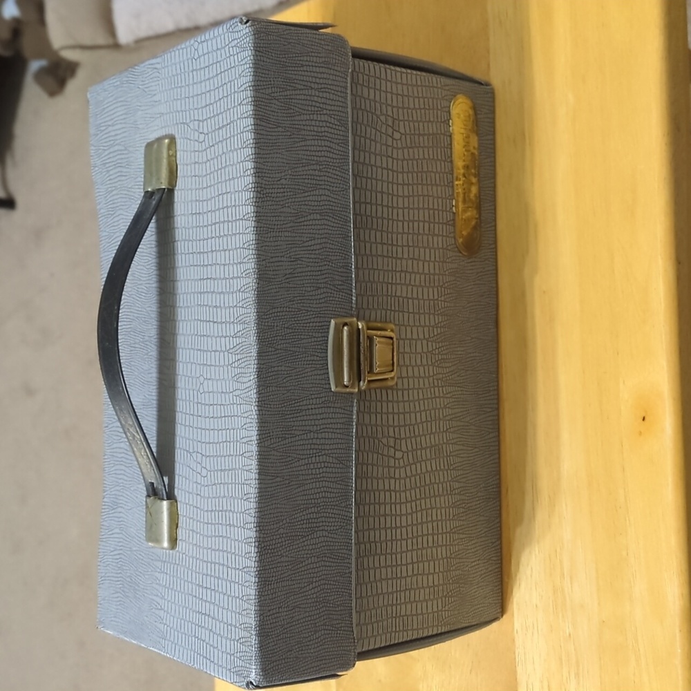 Vintage Nintendo Game Carrying case
